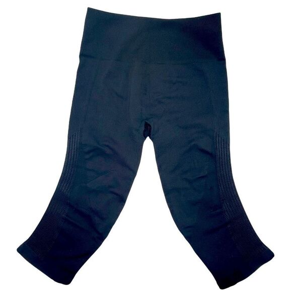 Lululemon black seamless In The Flow cropped leggings - Picture 1 of 9